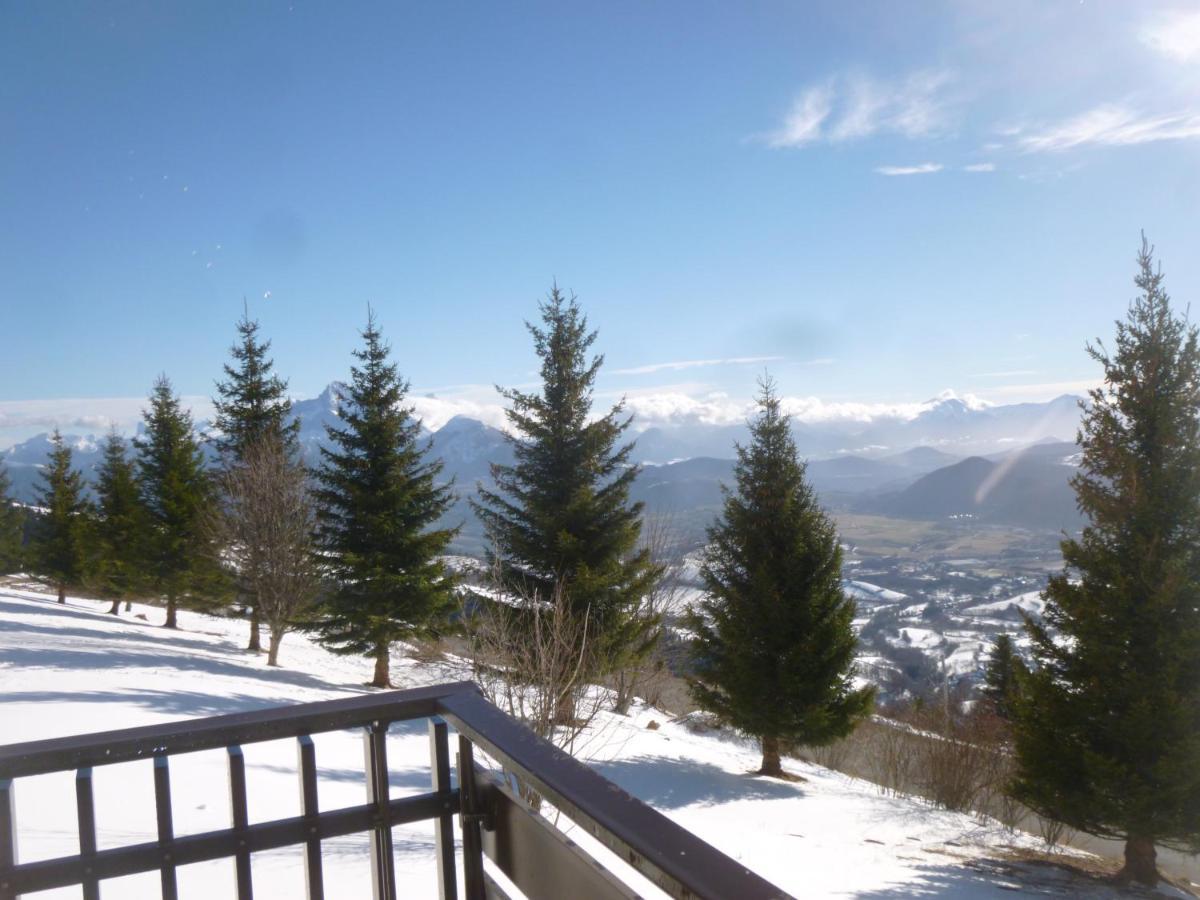 Studio Entier Au Calme Avec Vue Panoramique Exceptionelle A 1500M Apartment Comboursiere Luaran gambar